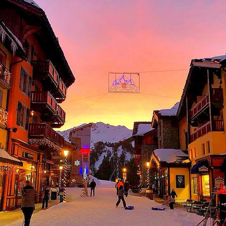 Huge Superior 4 Bedroom Apartment, Arc 1950, Les Arc, Spaciously Sleeps 8 to 10 over two floors, Ski In Ski Out - Apartment - 2