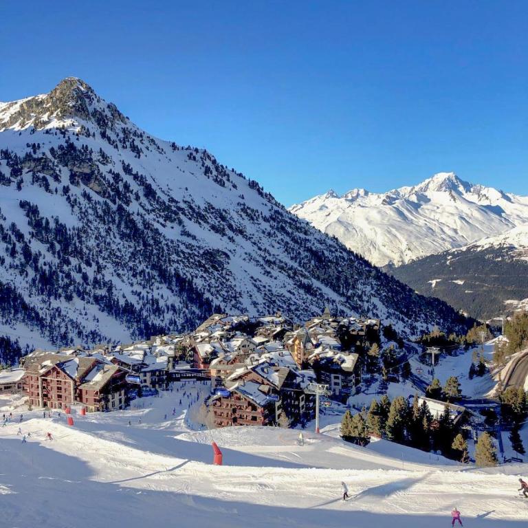 Huge Superior 4 Bedroom Apartment, Arc 1950, Les Arc, Spaciously Sleeps 8 to 10 over two floors, Ski In Ski Out - Apartment - 32