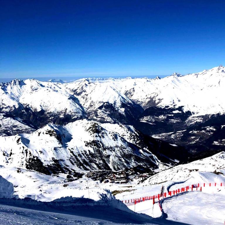 Huge Superior 4 Bedroom Apartment, Arc 1950, Les Arc, Spaciously Sleeps 8 to 10 over two floors, Ski In Ski Out - Apartment - 53