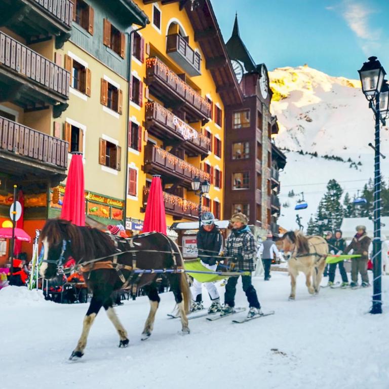 Huge Superior 4 Bedroom Apartment, Arc 1950, Les Arc, Spaciously Sleeps 8 to 10 over two floors, Ski In Ski Out - Apartment - 35