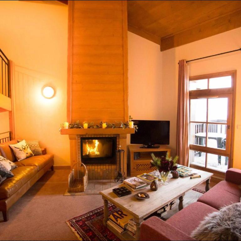 Huge Superior 4 Bedroom Apartment, Arc 1950, Les Arc, Spaciously Sleeps 8 to 10 over two floors, Ski In Ski Out - Apartment - 1
