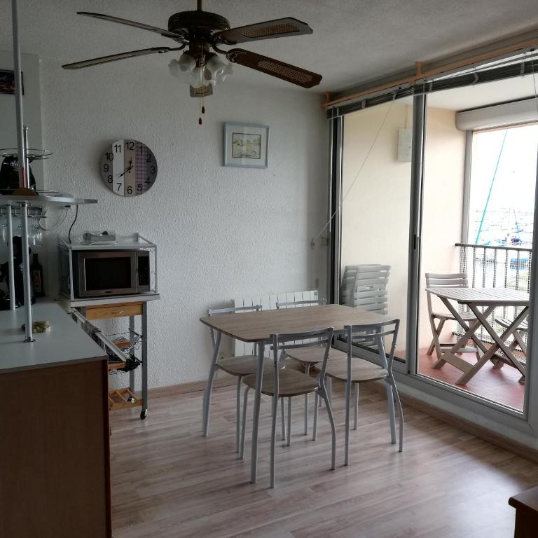 T2 sur le port avec parking - Appartement 1 Chambre - 12
