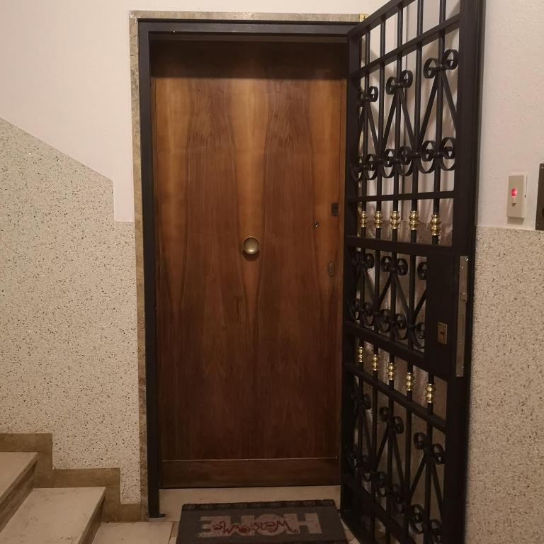 Francioni Palace - Standard Double Room with Shared Bathroom - 11