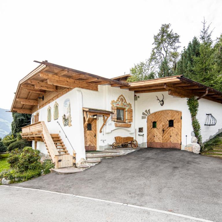 Ferienchalet Katharina - Four-Bedroom Apartment - 1