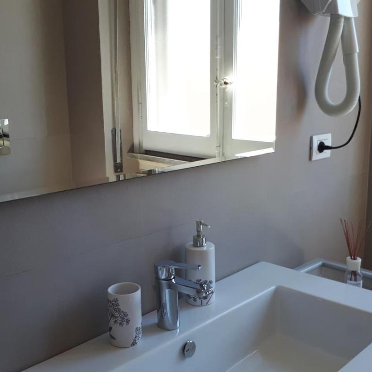 Dante Alighieri Guest House - Double or Twin Room with City View - 4