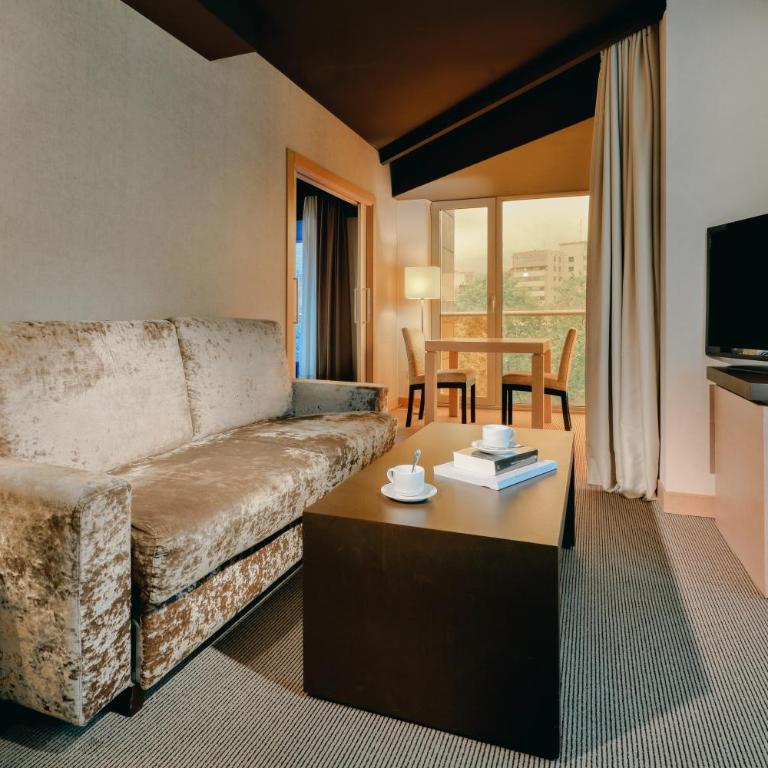 Hesperia Bilbao - Junior Suite with View - 4