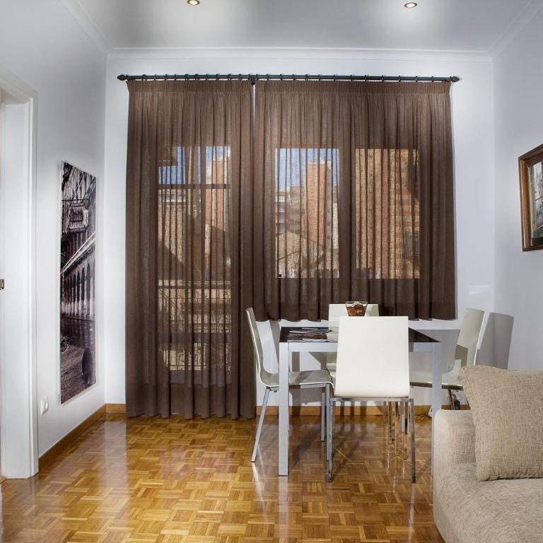 ClassBedroom Gaudí Apartments - Three-Bedroom Apartment - Calle Còrsega 668 - 5