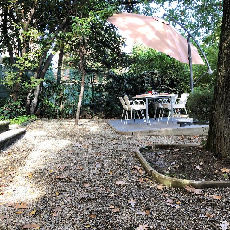 Sofihome - One-Bedroom Apartment with Garden - 7