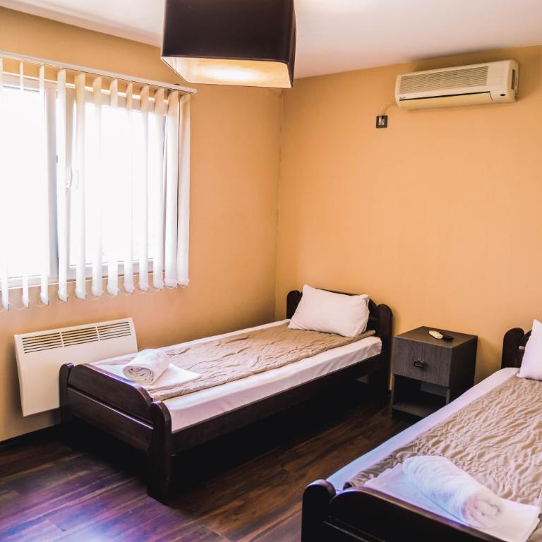 Guest House Vila Salute - Dvokrevetna Soba sa Zasebnim Krevetima i Kupatilom - 3