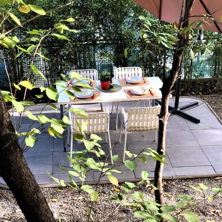 Sofihome - One-Bedroom Apartment with Garden - 1