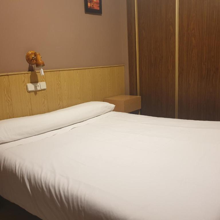 Hostal El Descanso - Small Double or Twin Room - 2