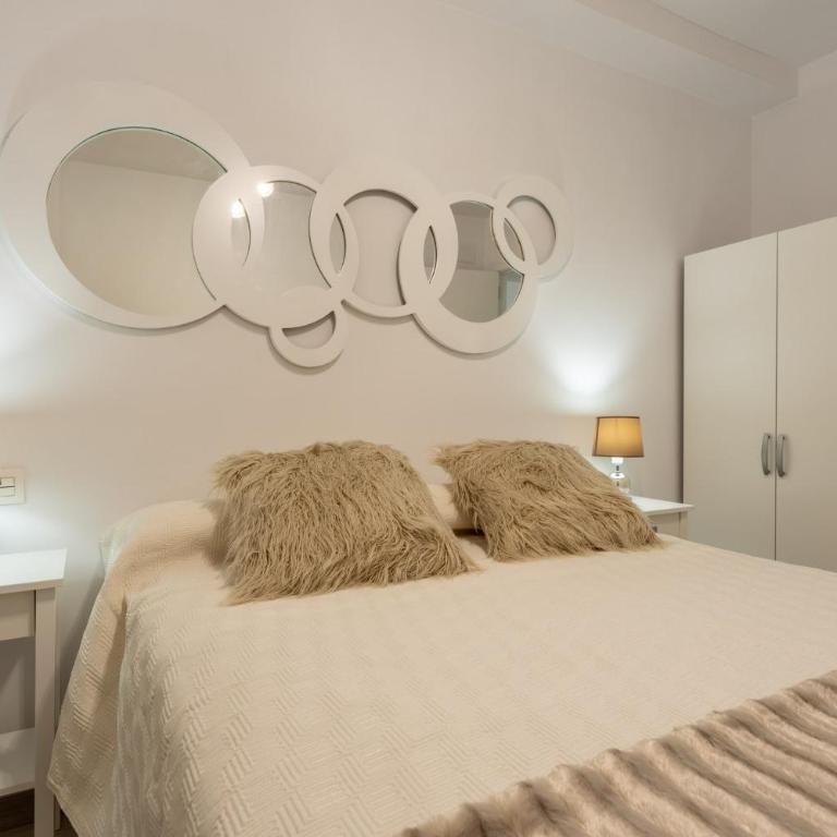 CENTER DELUXE II - One-Bedroom Apartment - 5