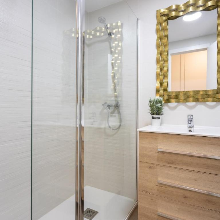 CENTER DELUXE II - One-Bedroom Apartment - 7