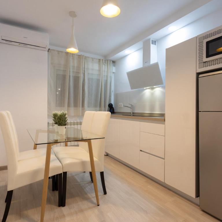 CENTER DELUXE II - One-Bedroom Apartment - 13