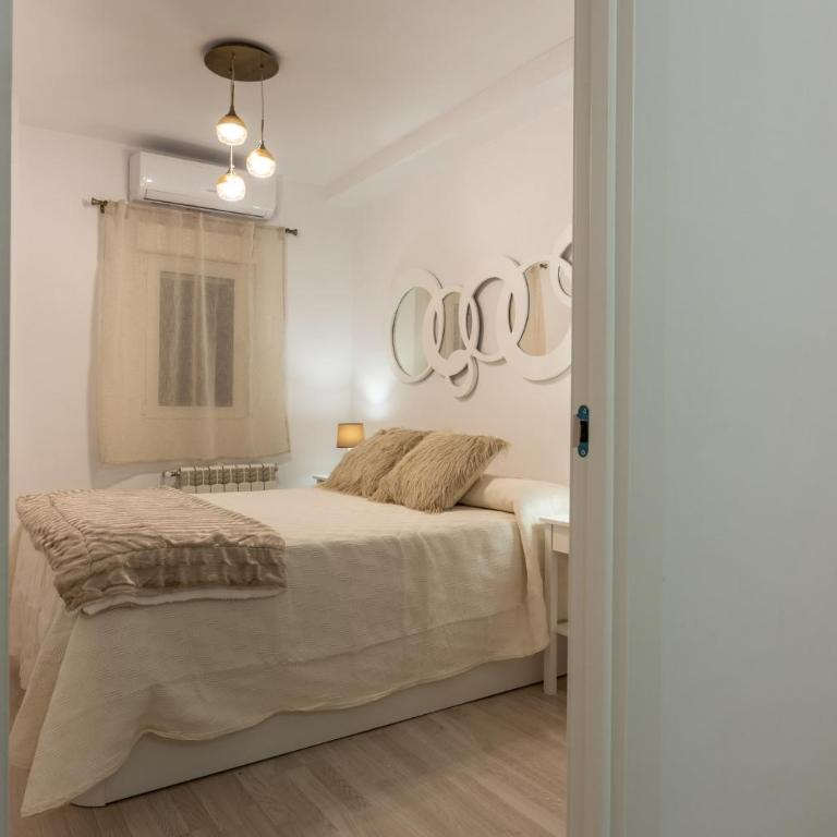CENTER DELUXE II - One-Bedroom Apartment - 25