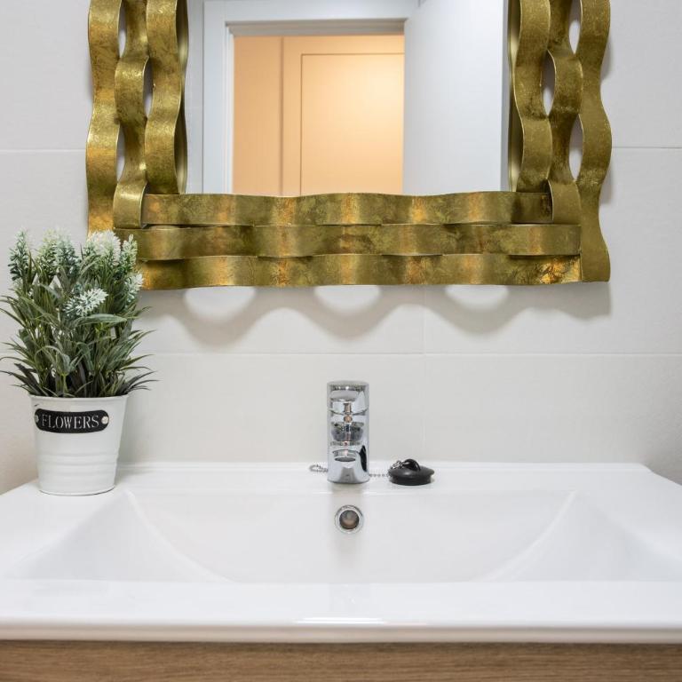 CENTER DELUXE II - One-Bedroom Apartment - 29