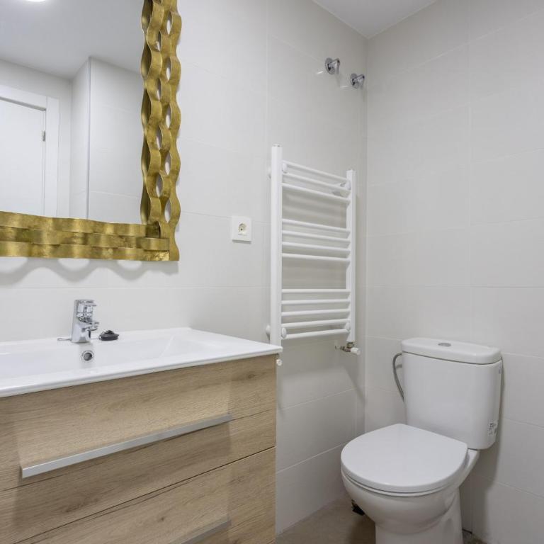 CENTER DELUXE II - One-Bedroom Apartment - 33
