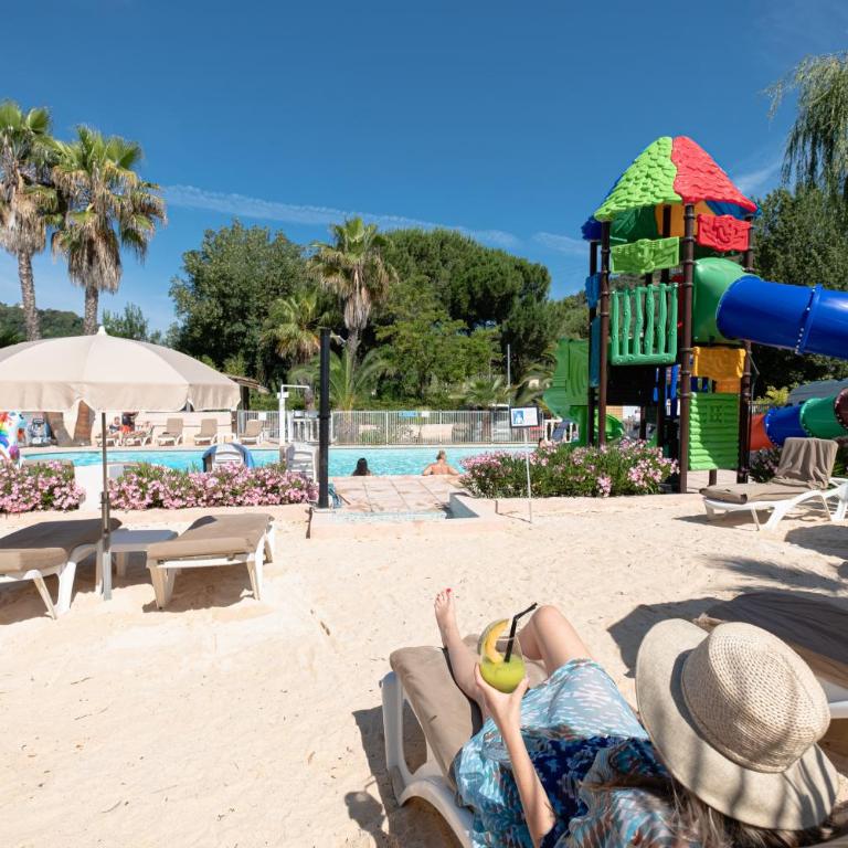 Camping Le Parc des Monges - Mobile Home 3 Chambres - 8