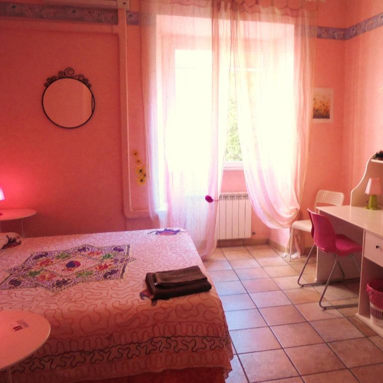 Max House - Camera Matrimoniale/Doppia con Letti Singoli con Bagno in Comune - 3
