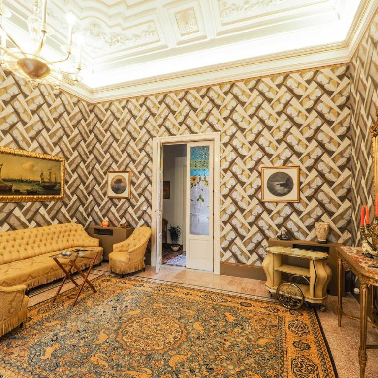 Palazzo Degli Antoci - Suite con Balcone - 13