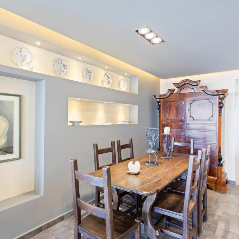 GuestHost - Penelope Seaview Apartment - Three-Bedroom Apartment - 11