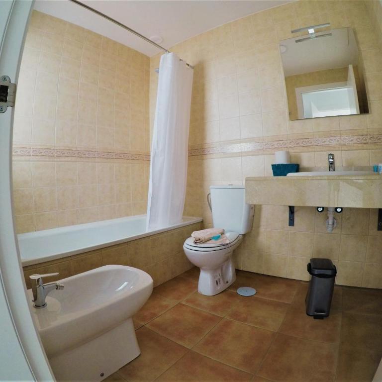 Surf Riders Fuerteventura - Habitación Doble con baño compartido - 2 camas - 3