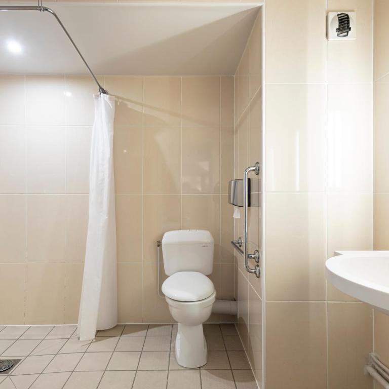 B&B HOTEL Lyon Centre Monplaisir - Chambre Triple - Accessible aux Personnes à Mobilité Réduite - 3