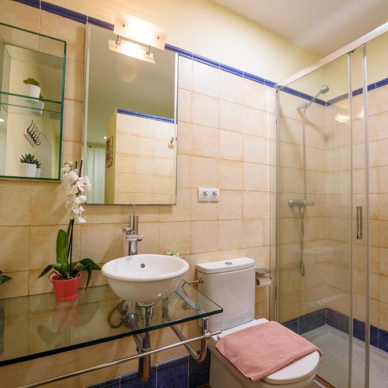 RamblasRentals Chic & Spacious Flat Pool Table 15M Ramblas - Parking - Wifi - Deluxe Apartment - 8