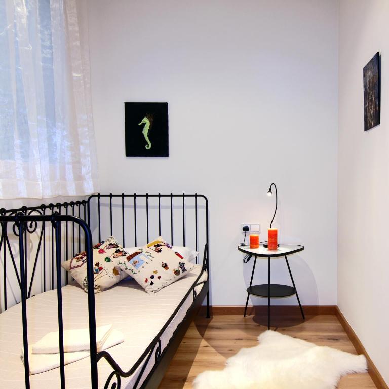 ClassBedroom Gaudí Apartments - Three-Bedroom Apartment - Calle Còrsega 668 - 5
