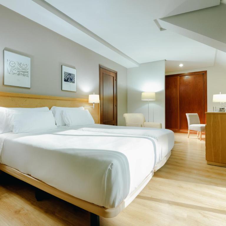 Hesperia Vigo - Habitación Doble Estándar con terraza - 1 cama doble o 2 camas individuales - 4