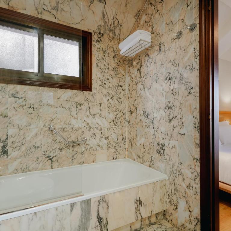 Hesperia Vigo - Habitación Doble Estándar con terraza - 1 cama doble o 2 camas individuales - 6