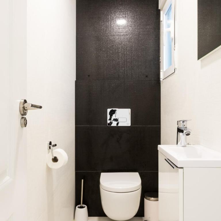 Calle San Carlos 132 - Two-Bedroom Apartment - 13