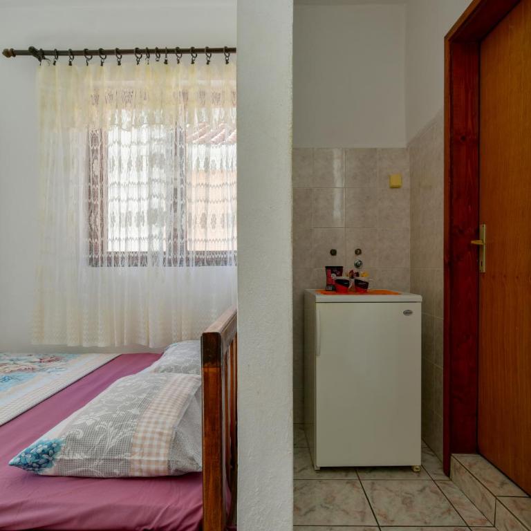 Rooms and Apartments Oregon - Quadruple Room with Balcony - 6