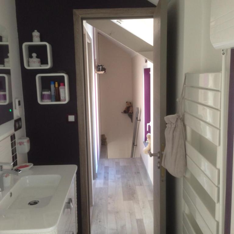A pied, 300m de la plage et 500m du village - Maison 2 Chambres - 20