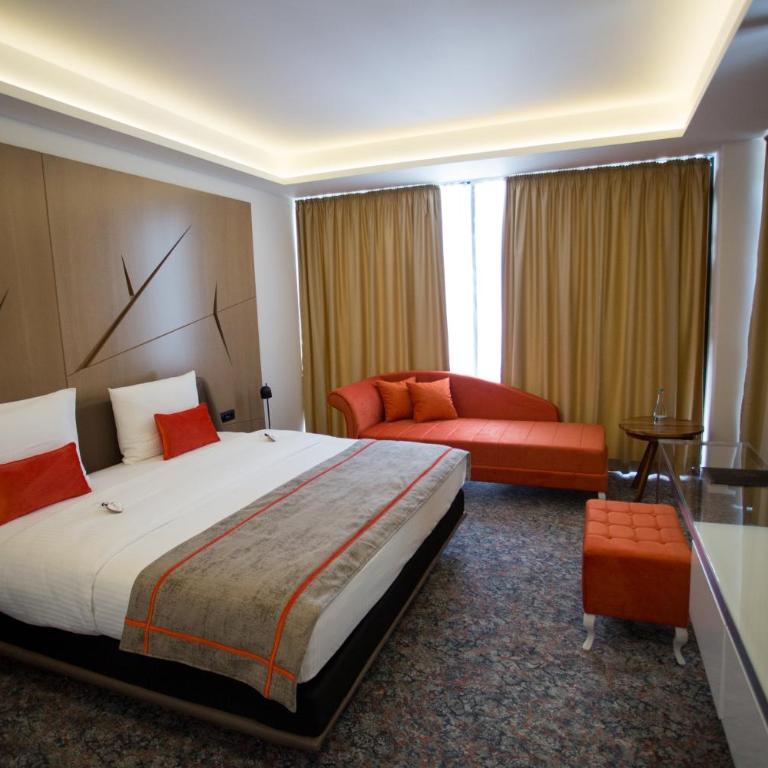 Hotel Austria & Bosna - Deluks Dvokrevetna Soba sa Bračnim Krevetom - 1
