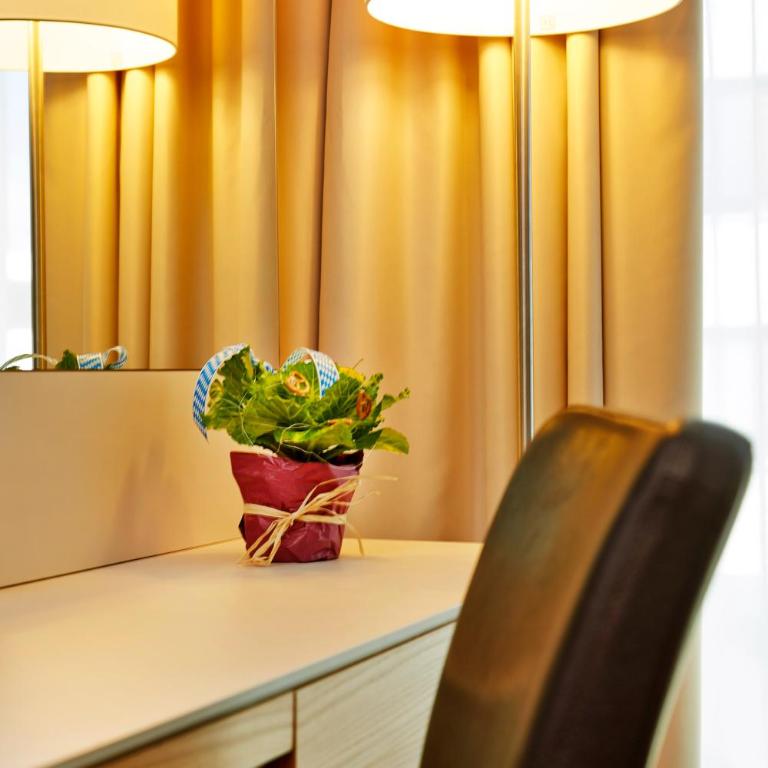 H4 Hotel München Messe - Superior Doppel- oder Zweibettzimmer - 8