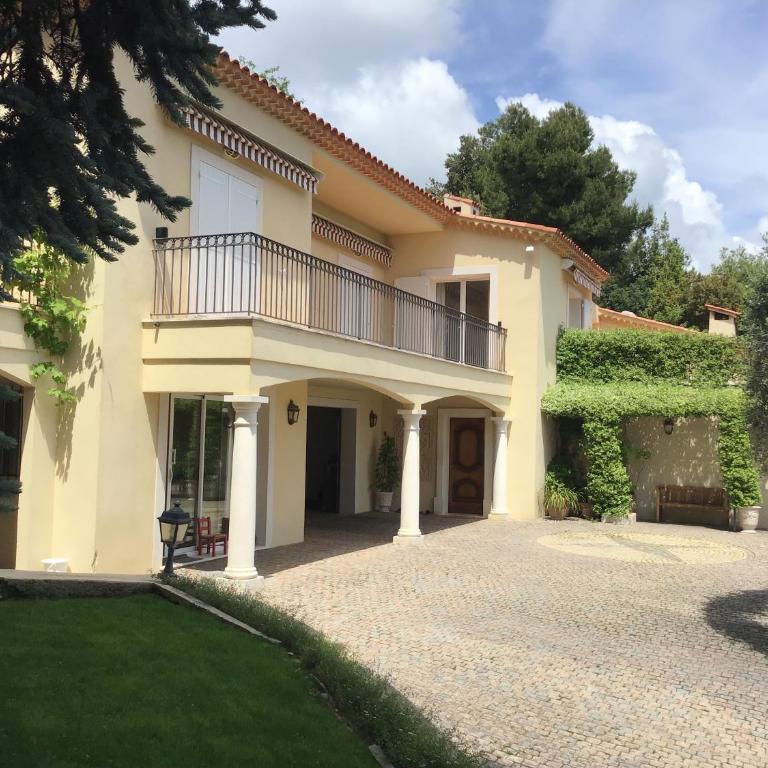 Luxury Villa with Panoramic Views, Pool & Serene Garden Retreat - Villa - Vue sur Mer - 10