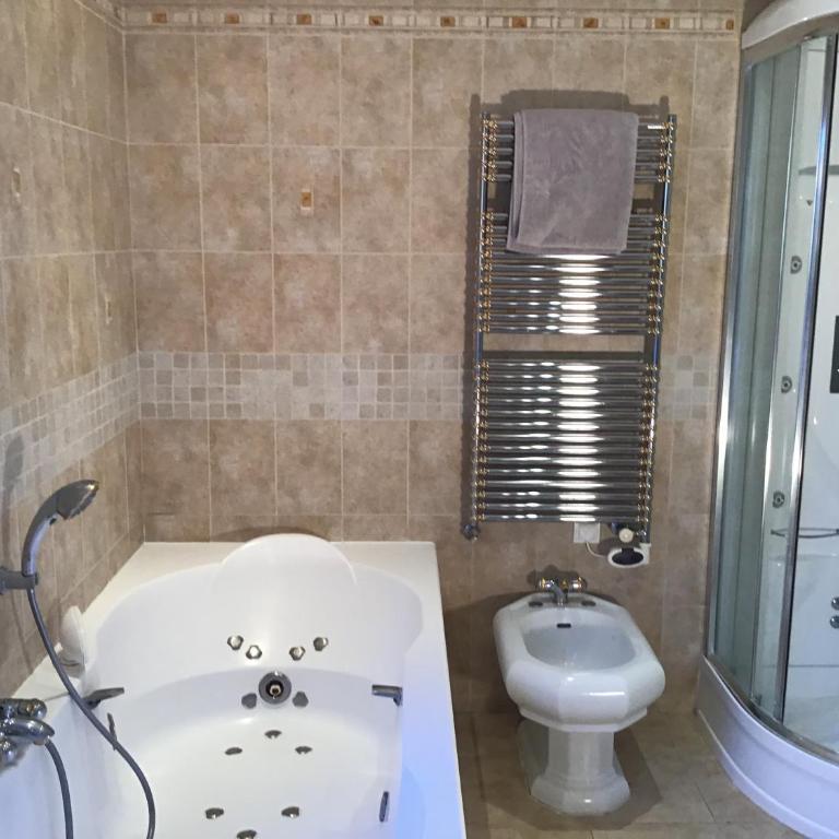 Luxury Villa with Panoramic Views, Pool & Serene Garden Retreat - Villa - Vue sur Mer - 17