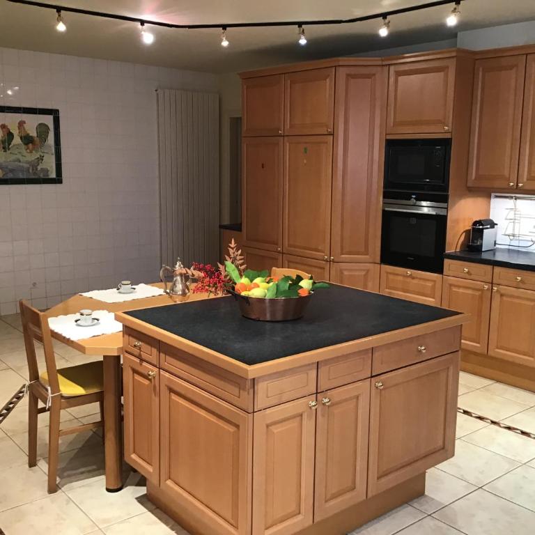 Luxury Villa with Panoramic Views, Pool & Serene Garden Retreat - Villa - Vue sur Mer - 21