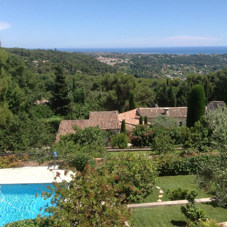 Luxury Villa with Panoramic Views, Pool & Serene Garden Retreat - Villa - Vue sur Mer - 23