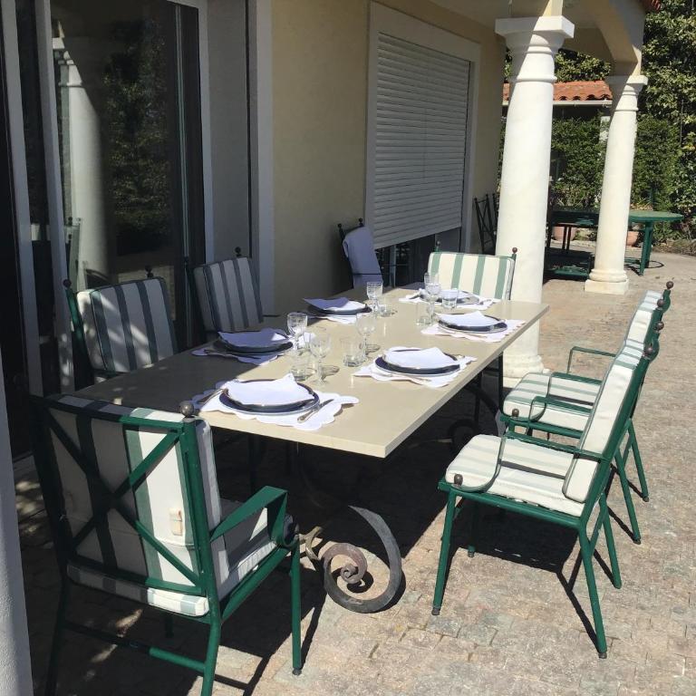 Luxury Villa with Panoramic Views, Pool & Serene Garden Retreat - Villa - Vue sur Mer - 7