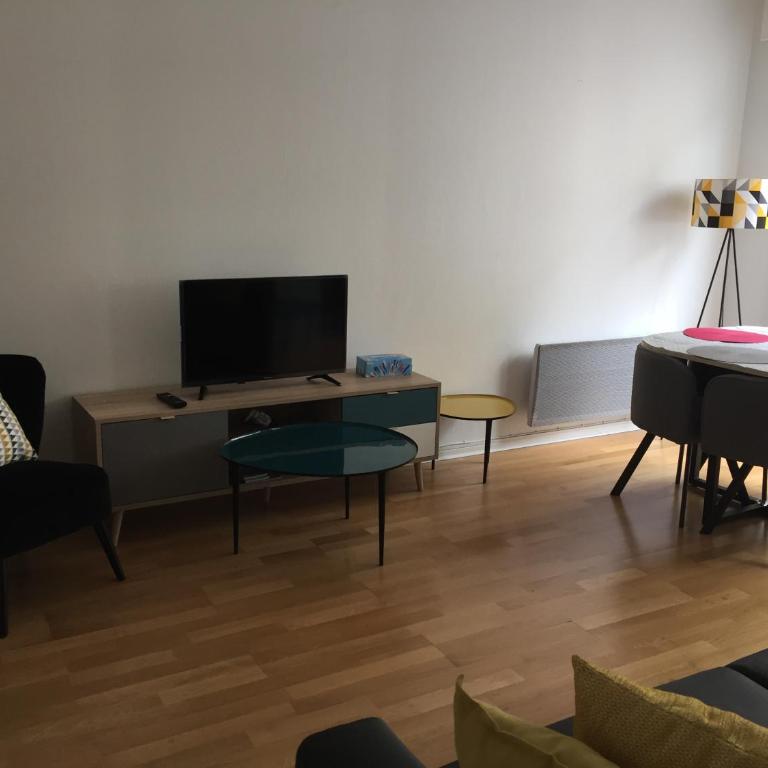 PETIT STUDIO SYMPA EN CENTRE VILLE - Studio - 9