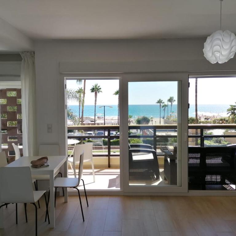 Esplendido APARTAMENTO, CARIHUELA EDIFICIO EL REMO, PRIMERA LÍNEA - Apartamento de 2 dormitorios - 1