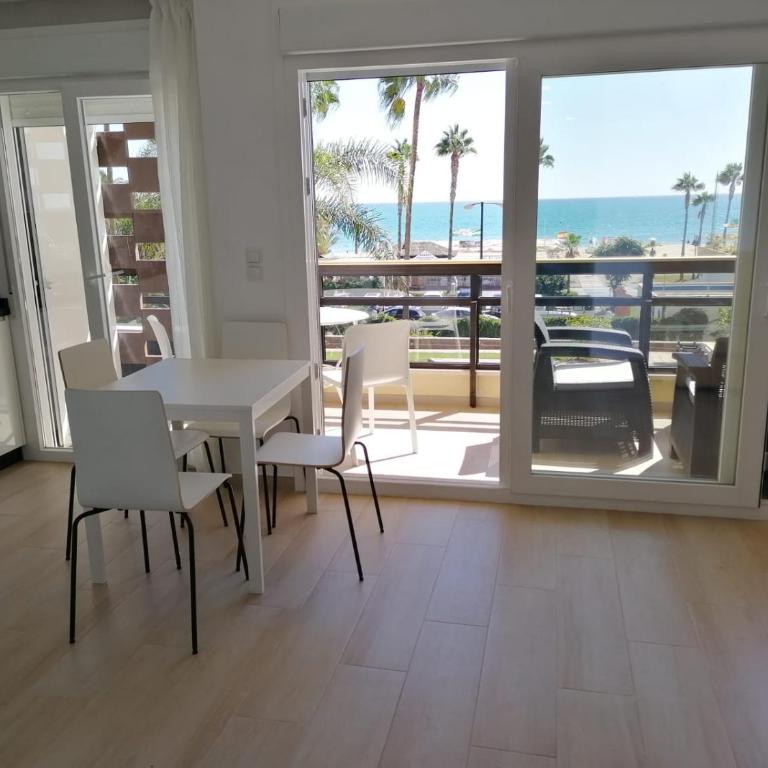 Esplendido APARTAMENTO, CARIHUELA EDIFICIO EL REMO, PRIMERA LÍNEA - Apartamento de 2 dormitorios - 11