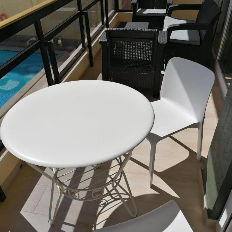 Esplendido APARTAMENTO, CARIHUELA EDIFICIO EL REMO, PRIMERA LÍNEA - Apartamento de 2 dormitorios - 6
