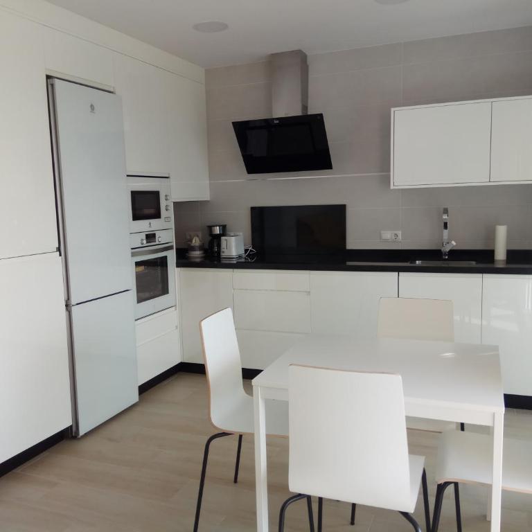 Esplendido APARTAMENTO, CARIHUELA EDIFICIO EL REMO, PRIMERA LÍNEA - Apartamento de 2 dormitorios - 17