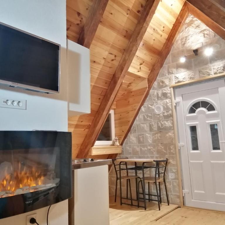 Apartmani RUNOLIST - Studio with Balcony - 7