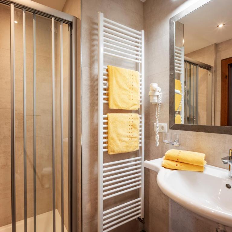 Hotel Garni Erler - Comfort Doppelzimmer mit Balkon - 8