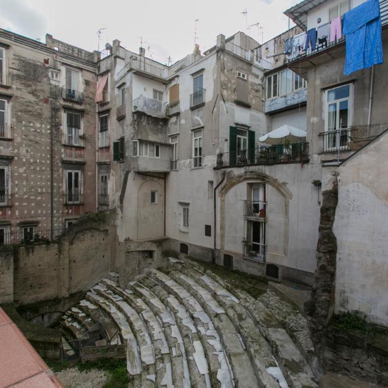 Anticaglia 24 - Camera Familiare con Balcone - 13