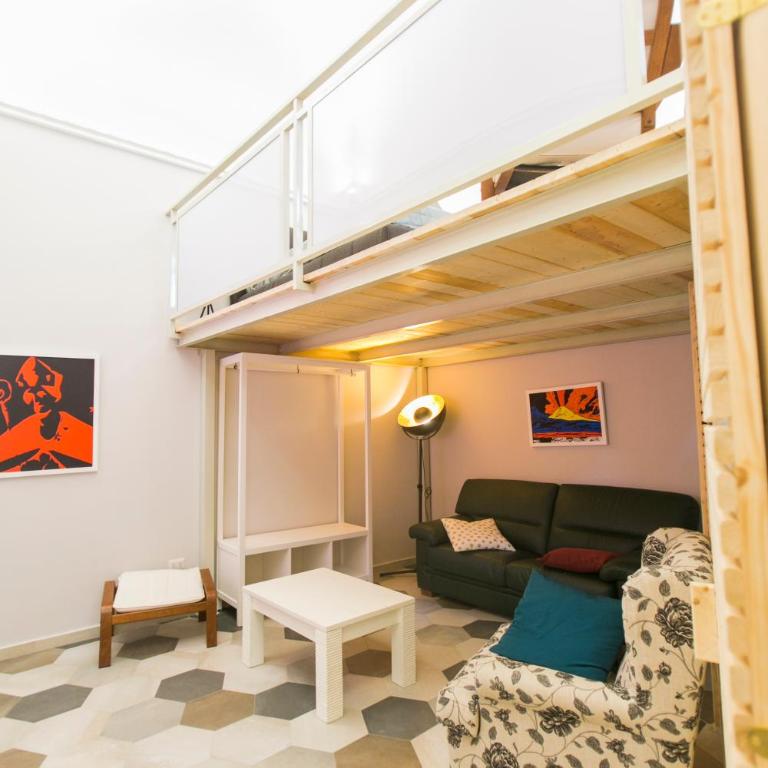 Anticaglia 24 - Camera Familiare con Balcone - 3